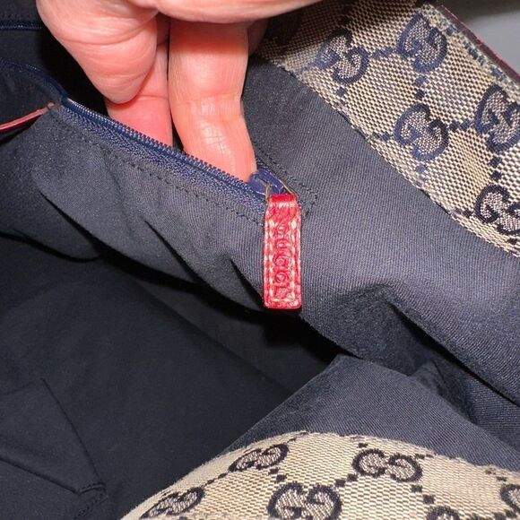 Gucci dark red d-ring large Abbey tote bag - Picture 7 of 16